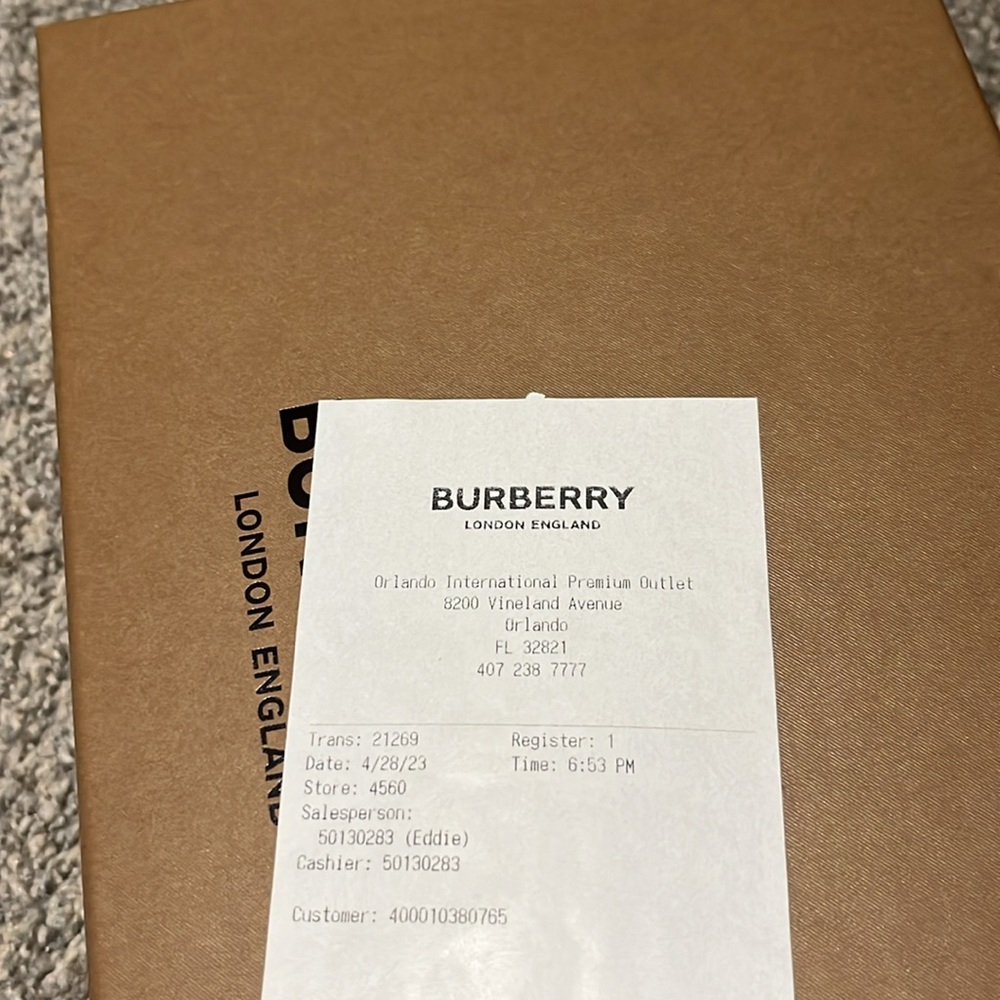Burberry Cream Sandals with Open Toe and Padded Straps - Picture 7 of 10